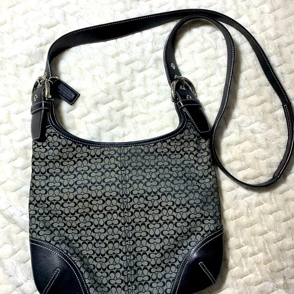 COACH SLIM SIGNATURE CROSSBODY No. E3K-6386 BLACK & GRAY LEATHER DETAILING EUC - Picture 1 of 14